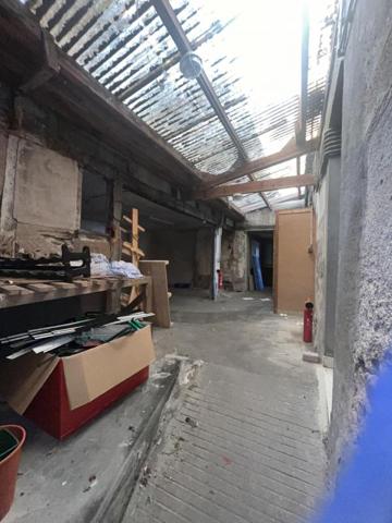 RODEZ, Place de la Madeleine, local commercial en RDC de 236 m² (magasin et arrière boutique)