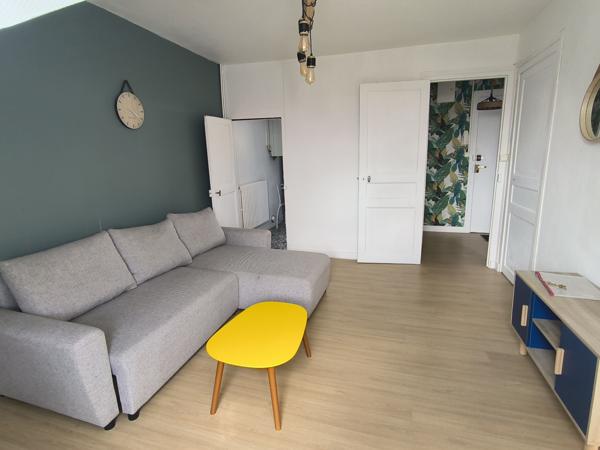 BEAU T2 MEUBLE MANSARDE