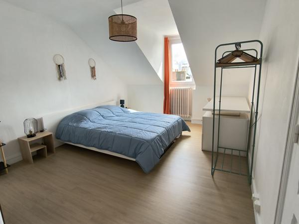 BEAU T2 MEUBLE MANSARDE