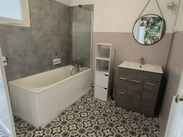 BEAU T2 MEUBLE MANSARDE