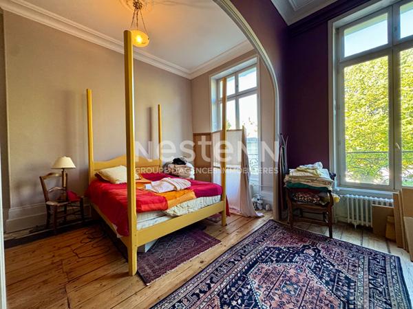 ROCHEFORT - Appartement hypercentre vue sur la Place Colbert