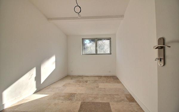 Maison à vendre    4 pièces • 84 m2 Marseille 10