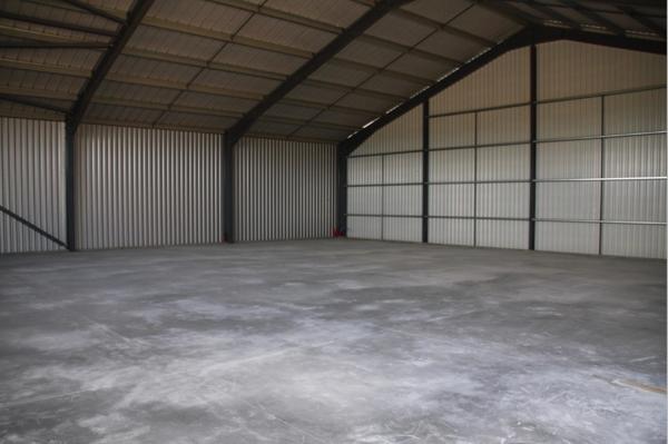 HANGAR DE 230M² A LOUER SUR LE SECTEUR DE  ROCHEFORT 17300