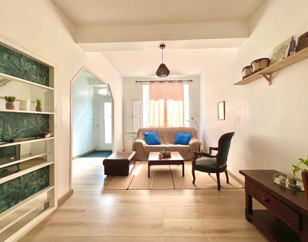 MAISON DE VILLAGE MEUBLEE AVEC EXTERIEUR - VILLEMOUSTAUSSOU