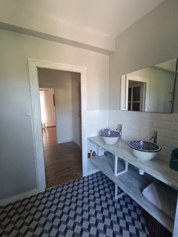 MAISON DE VILLAGE MEUBLEE AVEC EXTERIEUR - VILLEMOUSTAUSSOU