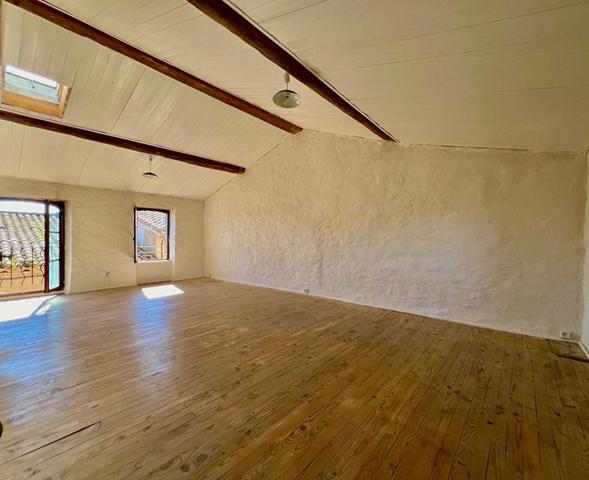 MAISON DE VILLAGE MEUBLEE AVEC EXTERIEUR - VILLEMOUSTAUSSOU