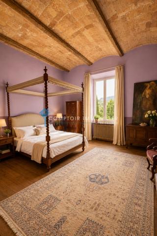 Propriete
                                                                                                                                                                                                                                                                                                                        28 pièce(s)                                                                                                                                                                                                          17 chambre(s)                                                                                                                                                                                                          800  m²