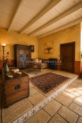 Propriete
                                                                                                                                                                                                                                                                                                                        28 pièce(s)                                                                                                                                                                                                          17 chambre(s)                                                                                                                                                                                                          800  m²