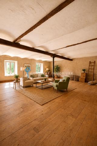 Propriete
                                                                                                                                                                                                                                                                                                                        28 pièce(s)                                                                                                                                                                                                          17 chambre(s)                                                                                                                                                                                                          800  m²