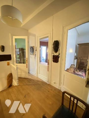 Duplex Coup de coeur
Cet appartement se vit comme une maison avec son espace de plain pied off...