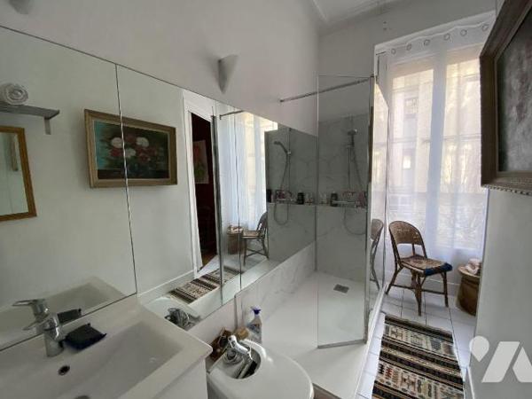 Duplex Coup de coeur
Cet appartement se vit comme une maison avec son espace de plain pied off...