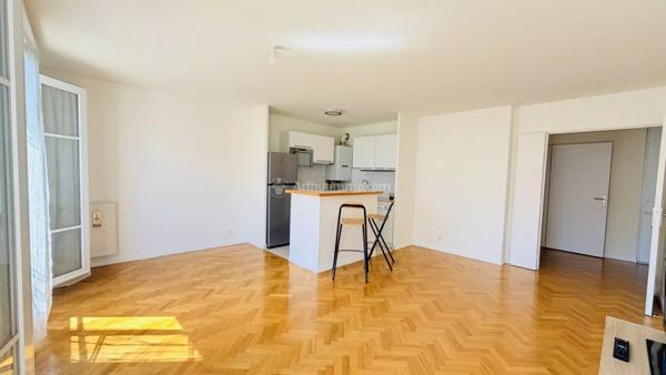 Vente                                                      Appartement
                        
                     3 pièces                      63 m2                     à Serris