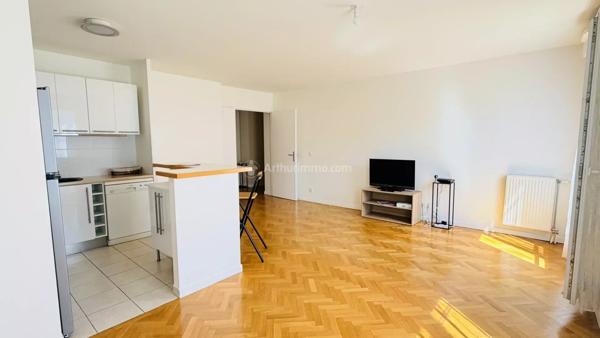 Vente                                                      Appartement
                        
                     3 pièces                      63 m2                     à Serris