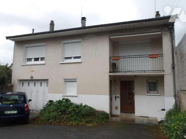 BOUSSAC (23) CREUSE, A vendre une maison individuelle comprenant au rez de chaussée : un logeme...