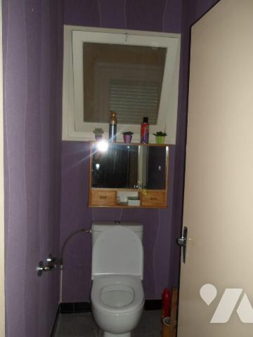 BOUSSAC (23) CREUSE, A vendre une maison individuelle comprenant au rez de chaussée : un logeme...