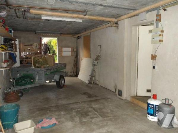 BOUSSAC (23) CREUSE, A vendre une maison individuelle comprenant au rez de chaussée : un logeme...