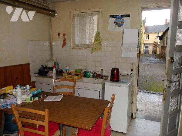 BOUSSAC (23) CREUSE, A vendre une maison individuelle comprenant au rez de chaussée : un logeme...