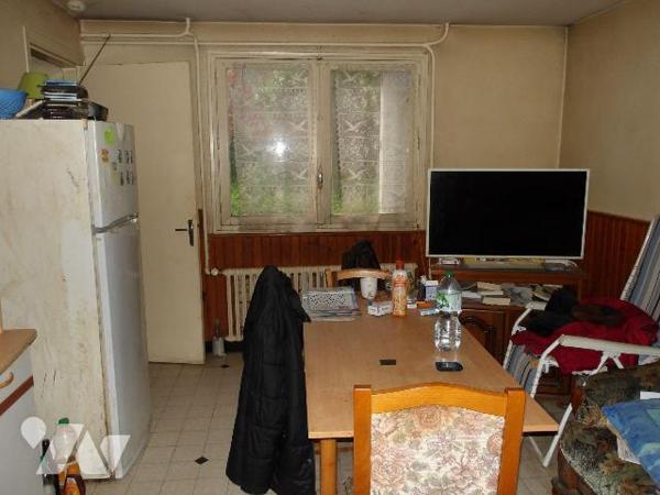 BOUSSAC (23) CREUSE, A vendre une maison individuelle comprenant au rez de chaussée : un logeme...