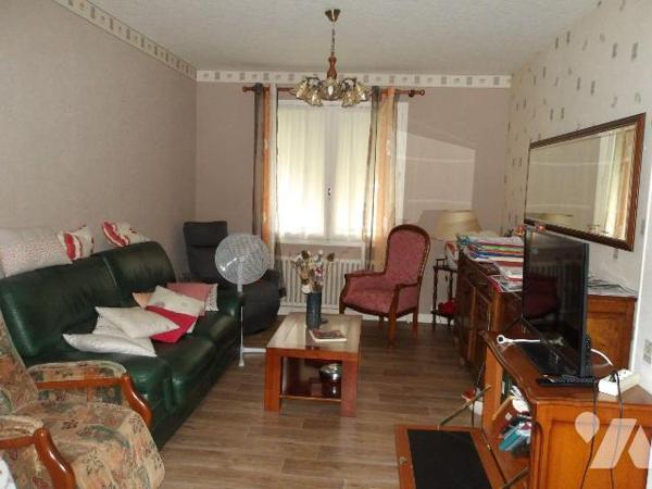 BOUSSAC (23) CREUSE, A vendre une maison individuelle comprenant au rez de chaussée : un logeme...