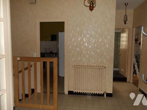 BOUSSAC (23) CREUSE, A vendre une maison individuelle comprenant au rez de chaussée : un logeme...