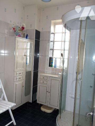 BOUSSAC (23) CREUSE, A vendre une maison individuelle comprenant au rez de chaussée : un logeme...