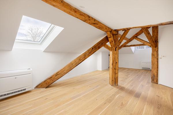 Un duplex comme une maison avec jardin et balcon