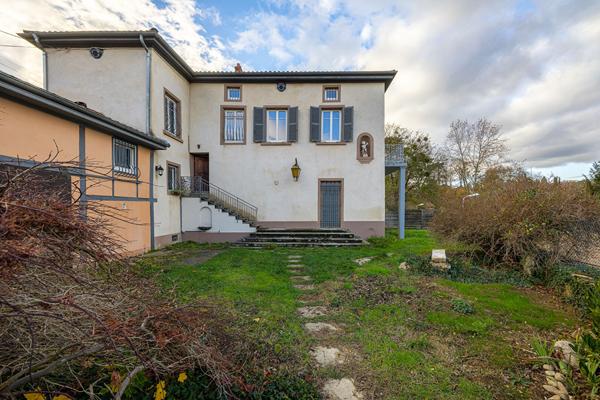 Un duplex comme une maison avec jardin et balcon