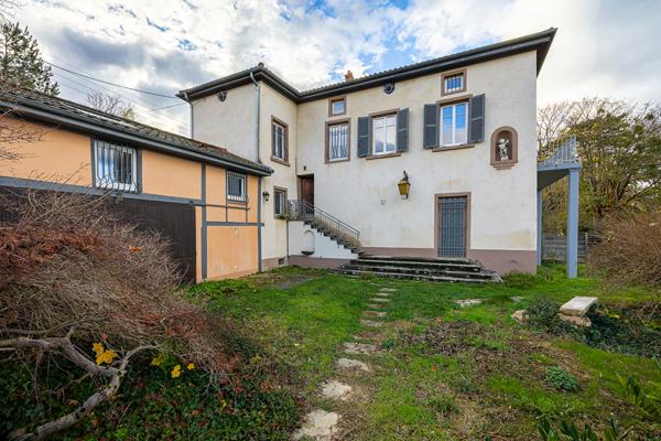 Un duplex comme une maison avec jardin et balcon
