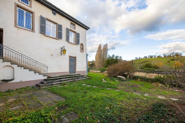 Un duplex comme une maison avec jardin et balcon