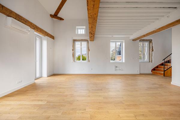 Un duplex comme une maison avec jardin et balcon