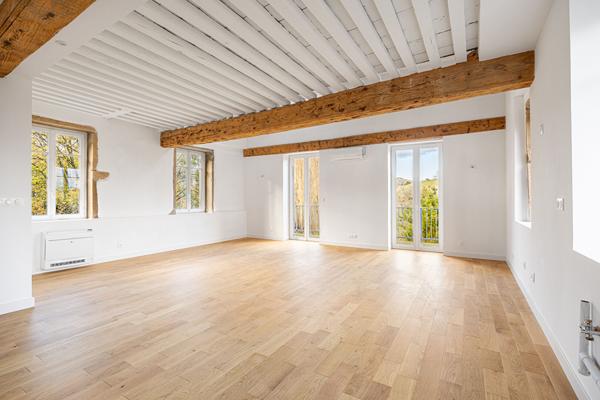Un duplex comme une maison avec jardin et balcon