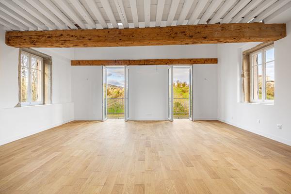 Un duplex comme une maison avec jardin et balcon
