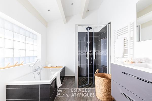 Villa contemporaine aux volumes XXL, véritable antre familial