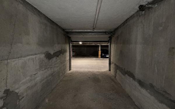 Stationnement à louer