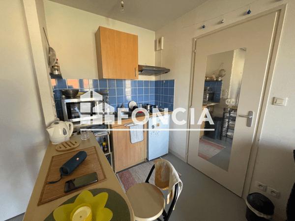 Location Appartement meublé 2 pièces 27.4 m² - 99 RUE HUBERT CAILLER La Roche Sur Yon 85000