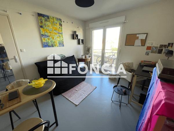 Location Appartement meublé 2 pièces 27.4 m² - 99 RUE HUBERT CAILLER La Roche Sur Yon 85000