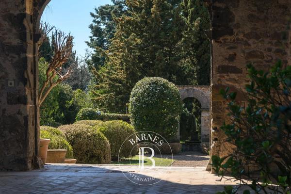Limonest, Propriété 4 Chambres -  436 m² à vendre