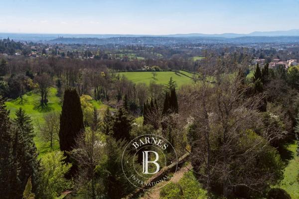 Limonest, Propriété 4 Chambres -  436 m² à vendre