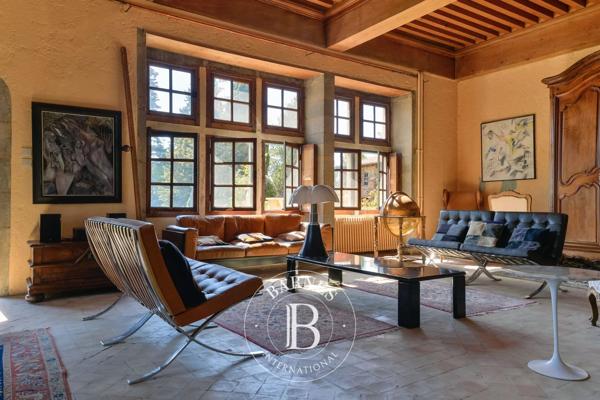 Limonest, Propriété 4 Chambres -  436 m² à vendre