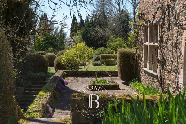 Limonest, Propriété 4 Chambres -  436 m² à vendre