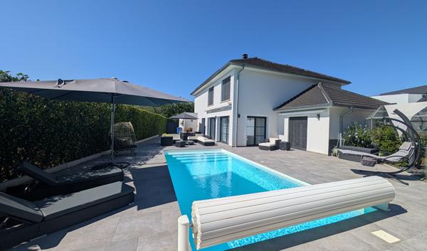 Maison - 8 pièces - 216 m²