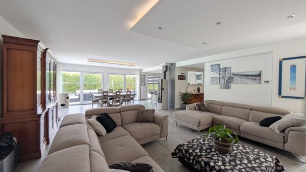 Maison - 8 pièces - 216 m²