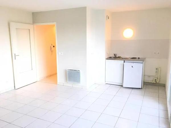 Appartement à louer 2 pièces 43.7m² Reims (51100)