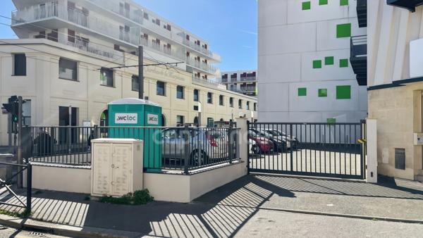 Grand Garage (Box Sécurisé) de 21m² environ – Bordeaux Émile Counord