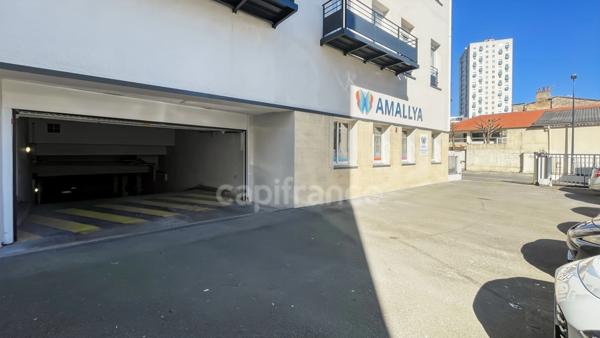 Grand Garage (Box Sécurisé) de 21m² environ – Bordeaux Émile Counord