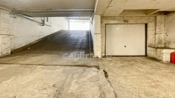 Grand Garage (Box Sécurisé) de 21m² environ – Bordeaux Émile Counord