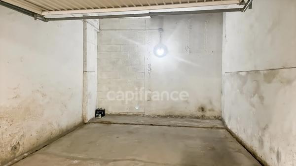 Grand Garage (Box Sécurisé) de 21m² environ – Bordeaux Émile Counord