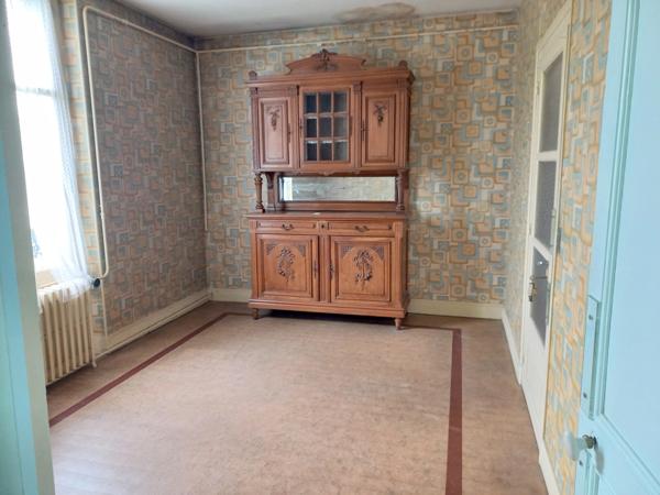 Maison de charme de 140m2 à rénover, 4 chambres,Vierzon Village