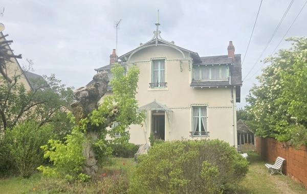 Maison de charme de 140m2 à rénover, 4 chambres,Vierzon Village