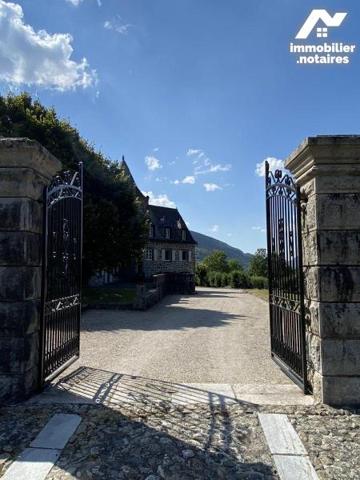 A VENDRE, au c?ur du Parc national des volcans d'Auvergne, non loin d'AURILLAC (Cantal), à prox...